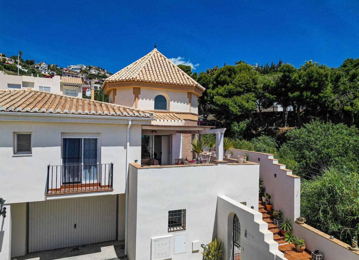 3 Zimmer Doppelhaus zu verkaufen in Salobrena mit Pool Garage - 475.000 € (Ref: 9832748)