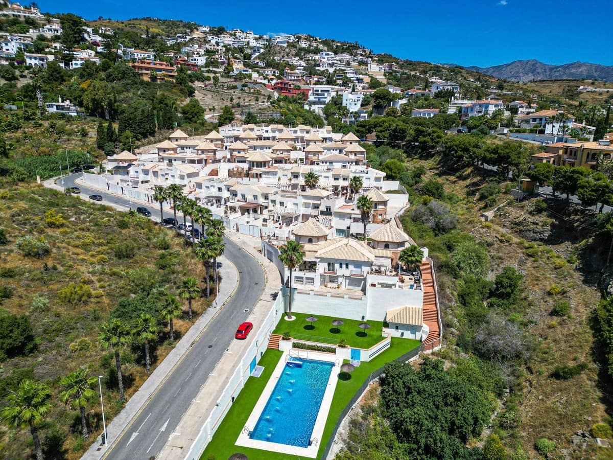 3 Zimmer Doppelhaus zu verkaufen in Salobrena mit Pool Garage - 475.000 € (Ref: 9832748)
