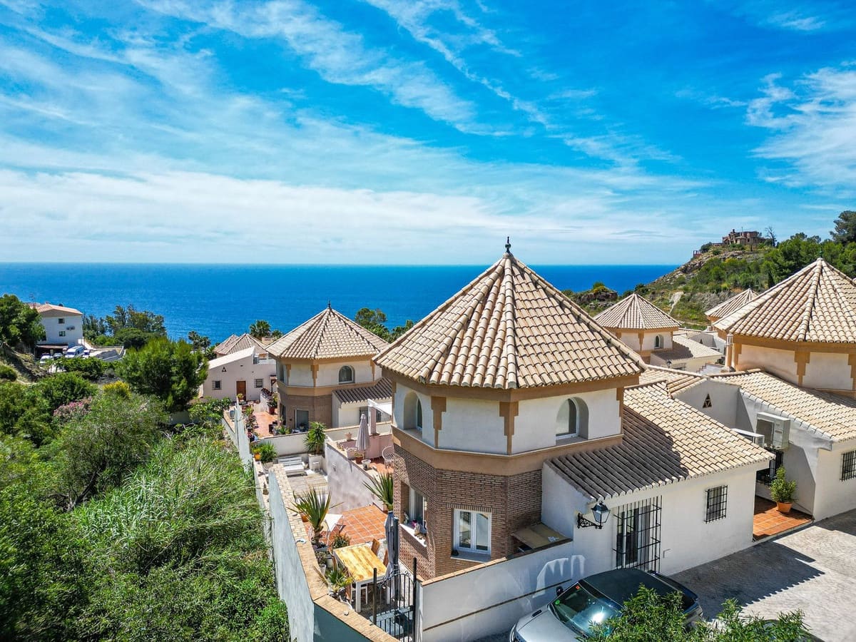 3 Zimmer Doppelhaus zu verkaufen in Salobrena mit Pool Garage - 475.000 € (Ref: 9832748)