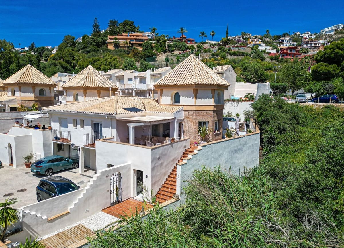 3 Zimmer Doppelhaus zu verkaufen in Salobrena mit Pool Garage - 475.000 € (Ref: 9832748)