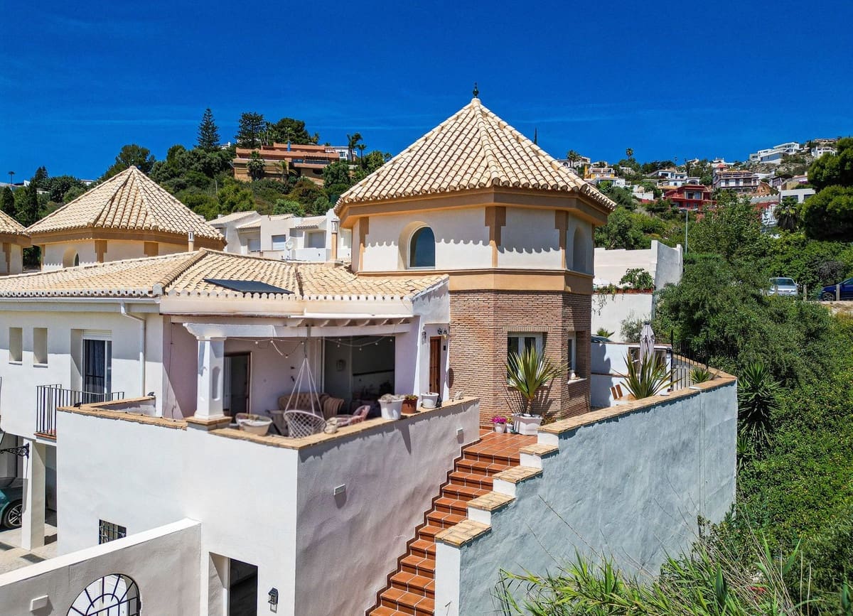 3 Zimmer Doppelhaus zu verkaufen in Salobrena mit Pool Garage - 475.000 € (Ref: 9832748)