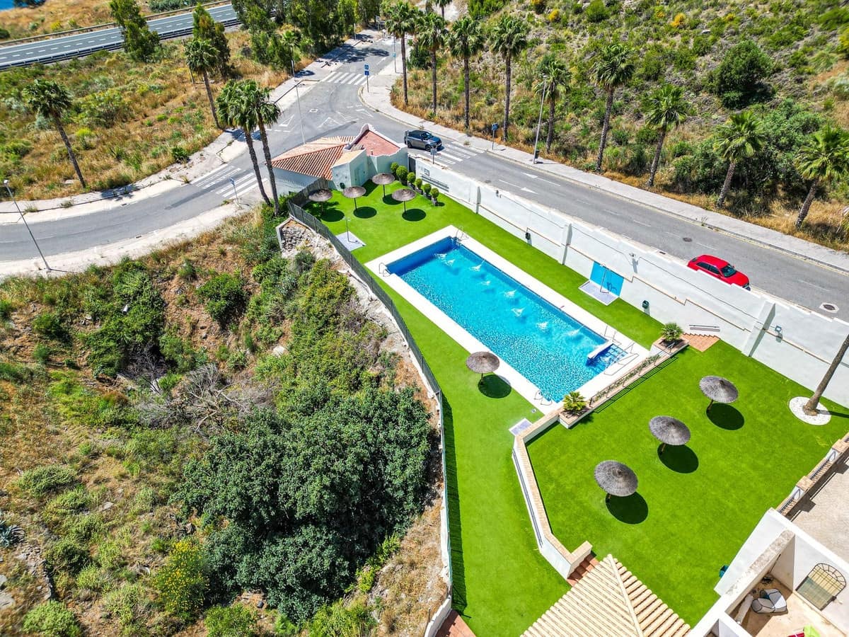 3 Zimmer Doppelhaus zu verkaufen in Salobrena mit Pool Garage - 475.000 € (Ref: 9832748)