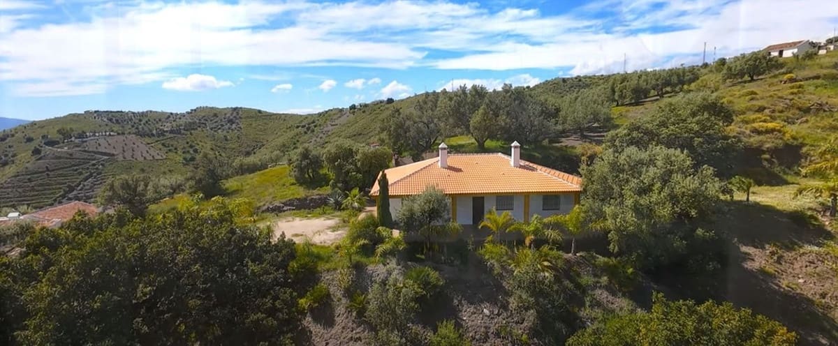 Chalet de 3 habitaciones en Canillas de Aceituno en venta con garaje - 265.000 € (Ref: 9834244)