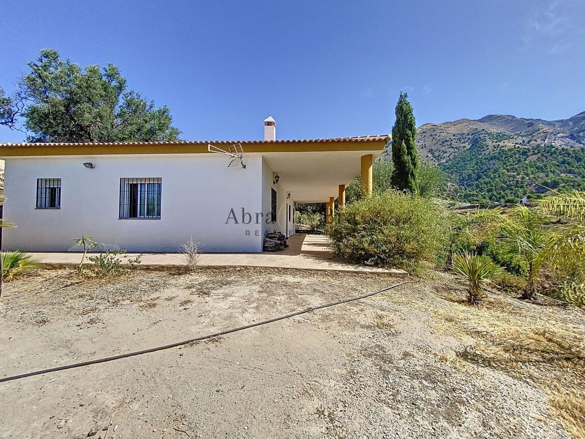 Chalet de 3 habitaciones en Canillas de Aceituno en venta con garaje - 265.000 € (Ref: 9834244)