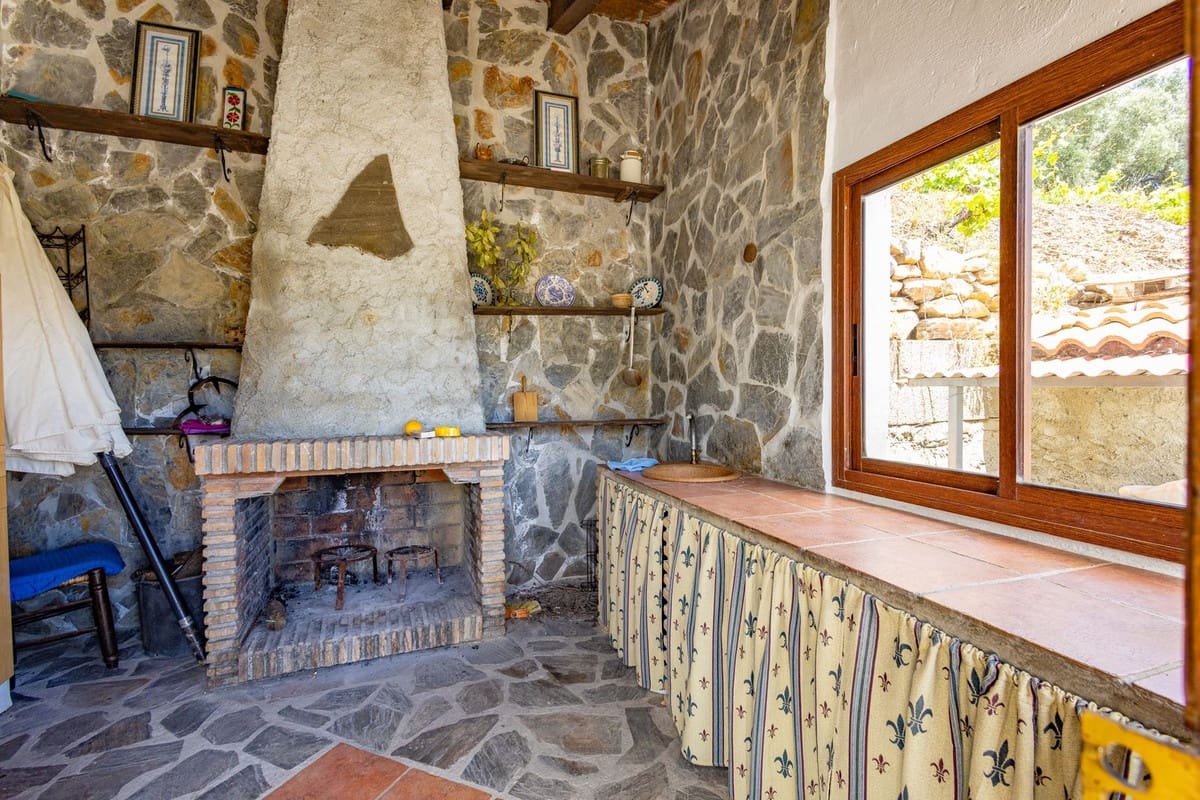 3 slaapkamer Finca/Landhuis te koop in Competa met zwembad garage - € 365.000 (Ref: 9839708)