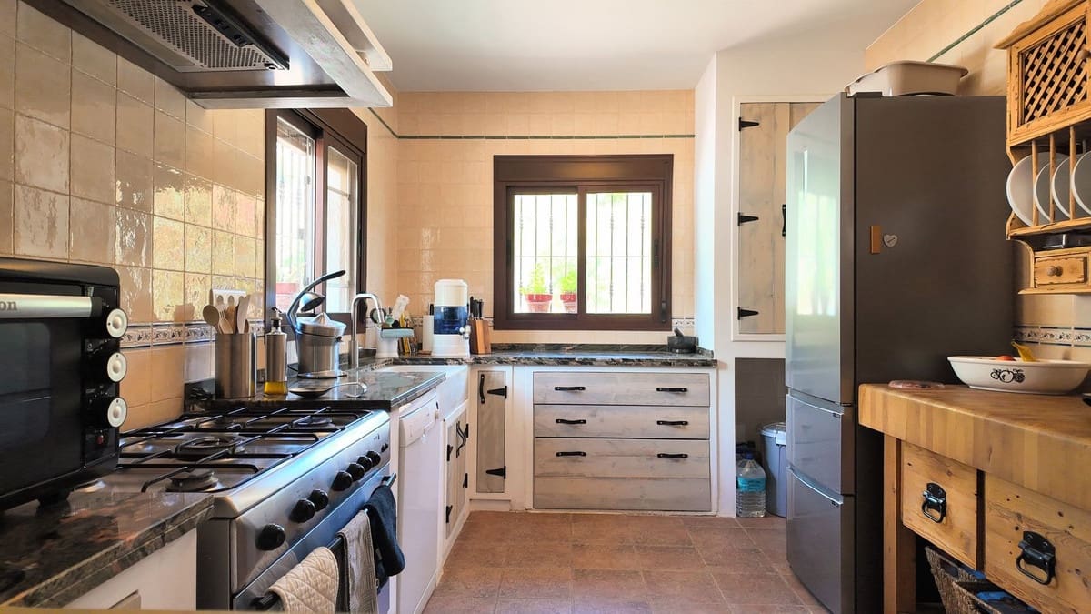 3 bedroom Villa for sale in Alora - € 349,999 (Ref: 9841555)