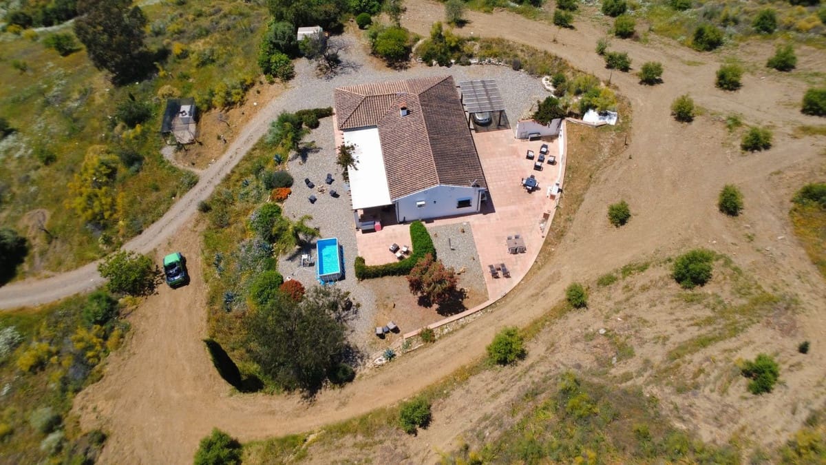 3 bedroom Villa for sale in Alora - € 349,999 (Ref: 9841555)
