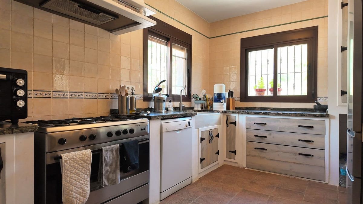 3 bedroom Villa for sale in Alora - € 349,999 (Ref: 9841555)