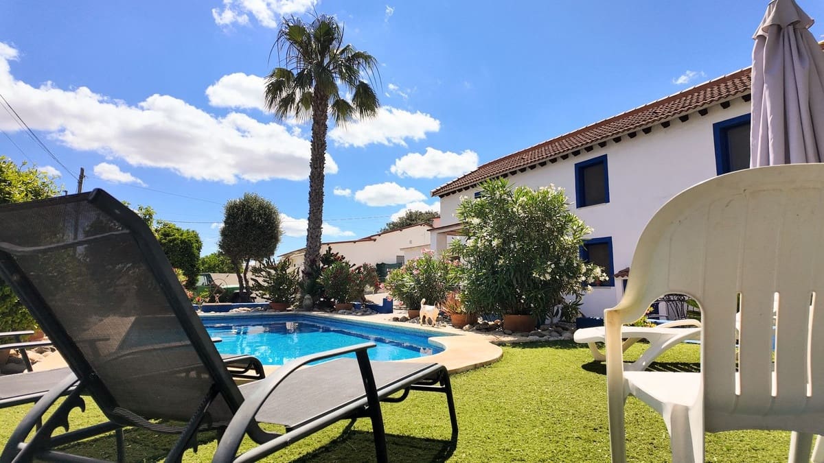 5 bedroom Finca/Country House for sale in Alora with pool - € 420,000 (Ref: 9841726)