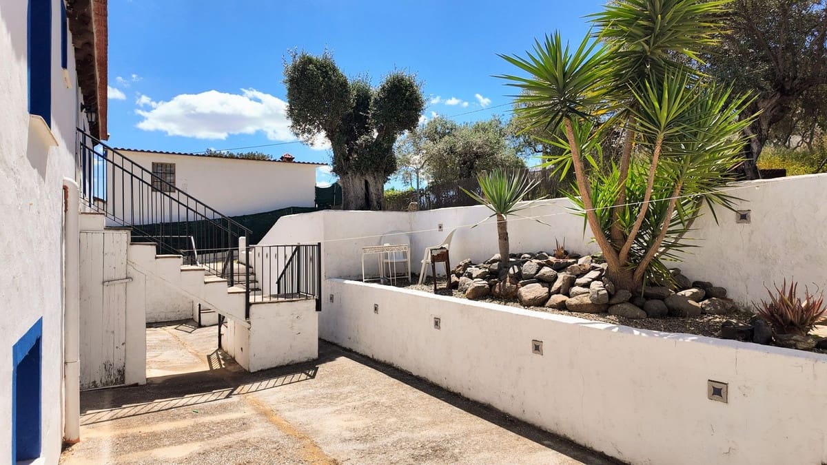 5 bedroom Finca/Country House for sale in Alora with pool - € 420,000 (Ref: 9841726)