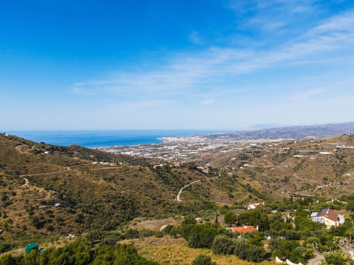 6 bedroom Villa for sale in Sayalonga with pool garage - € 890,000 (Ref: 9860659)