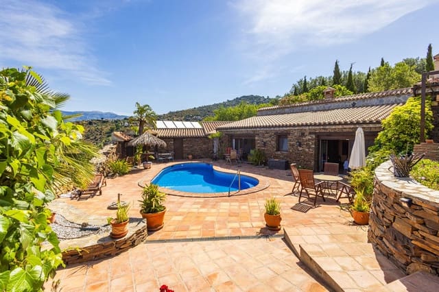 Chalet de 6 habitaciones en Sayalonga en venta con piscina garaje - 890.000 € (Ref: 9860659)