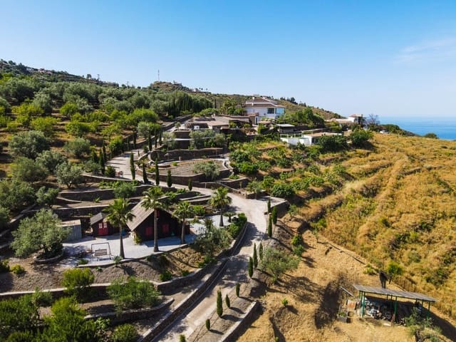 Chalet de 6 habitaciones en Sayalonga en venta con piscina garaje - 890.000 € (Ref: 9860659)