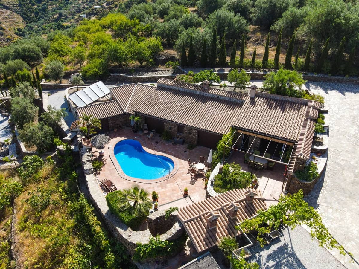6 bedroom Villa for sale in Sayalonga with pool garage - € 890,000 (Ref: 9860659)