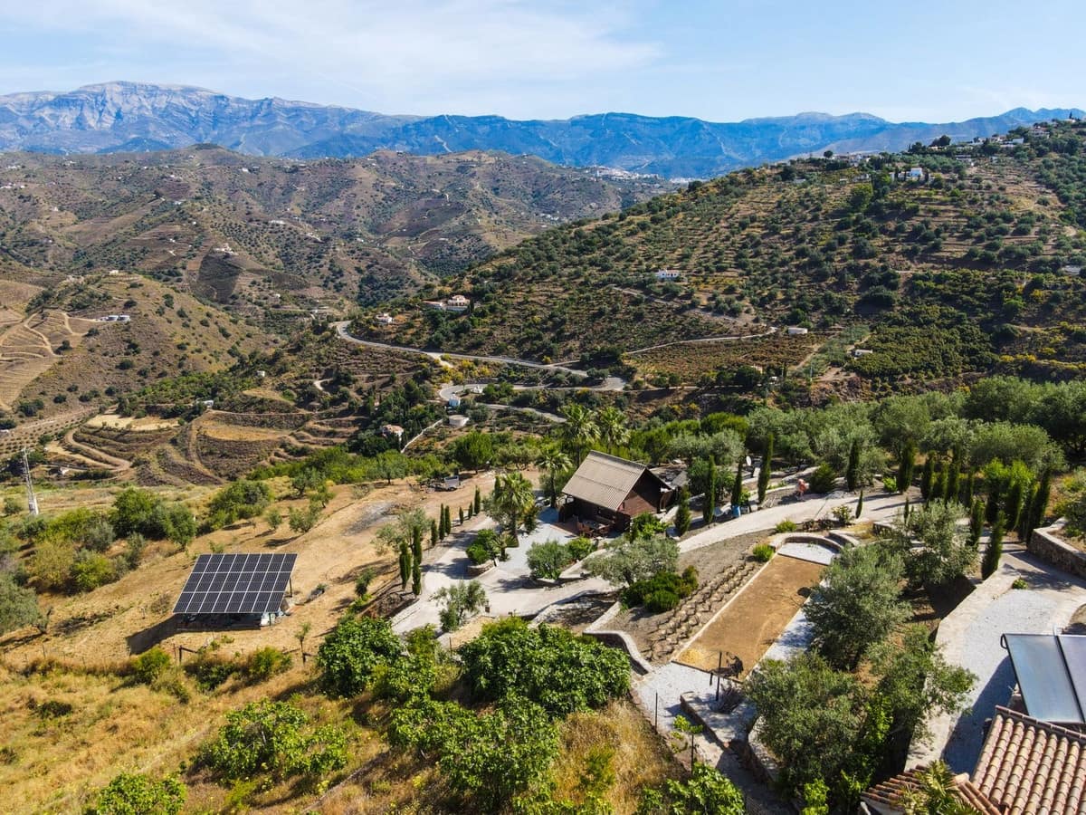 6 bedroom Villa for sale in Sayalonga with pool garage - € 890,000 (Ref: 9860659)