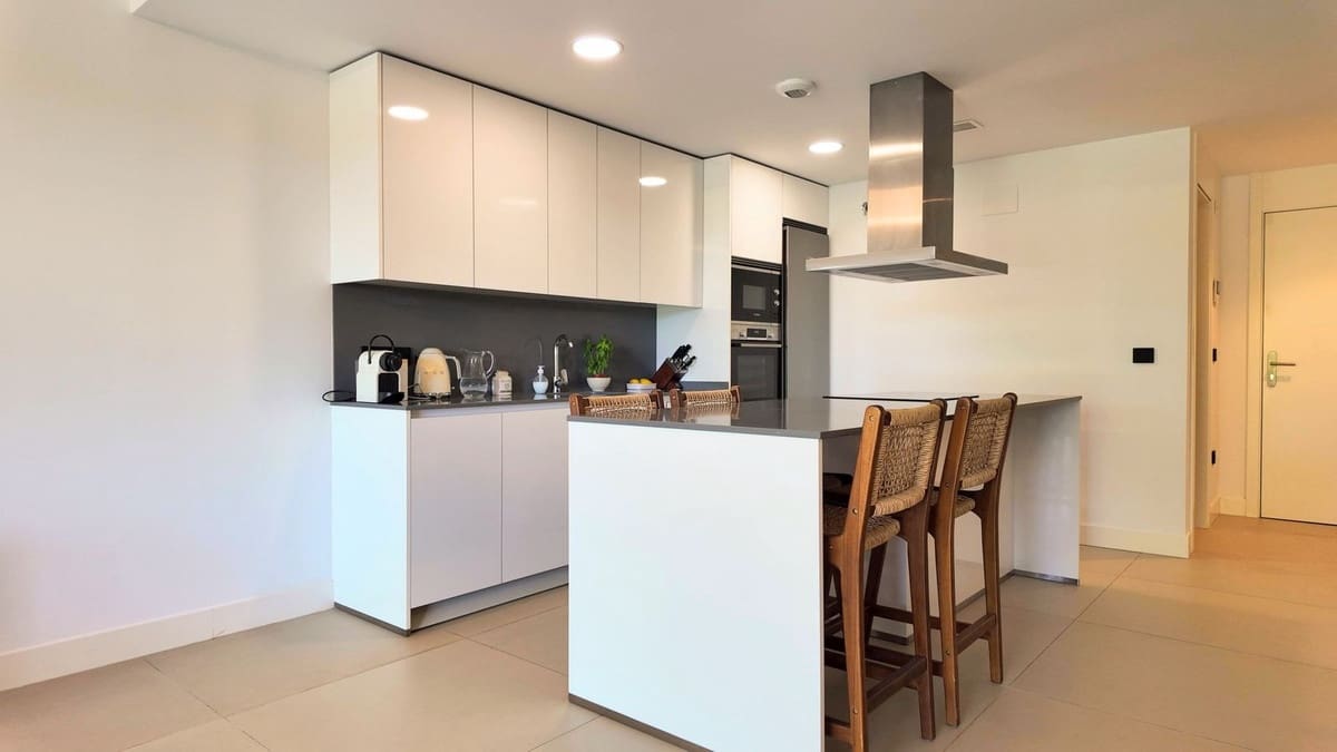 2 sypialnia Apartament na sprzedaż w Estepona z basenem garażem - 669 500 € (Ref: 9861071)