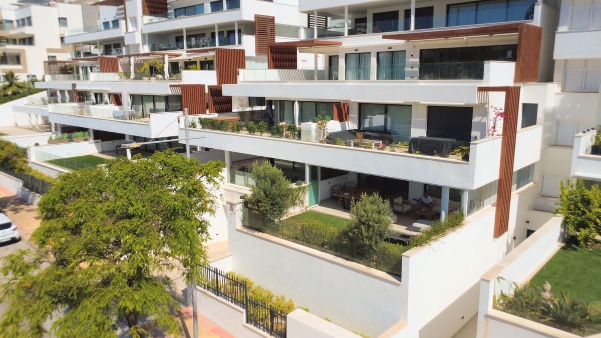 2 sypialnia Apartament na sprzedaż w Estepona z basenem garażem - 669 500 € (Ref: 9861071)