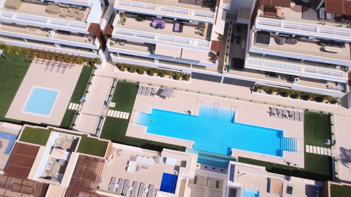 2 sypialnia Apartament na sprzedaż w Estepona z basenem garażem - 669 500 € (Ref: 9861071)