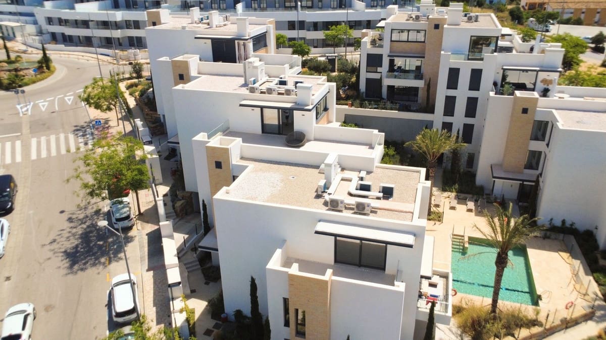 2 soveværelse Penthouse til salg i Estepona med swimmingpool garage - € 575.000 (Ref: 9861254)