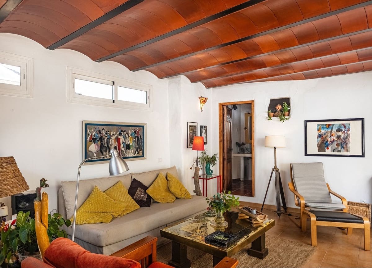3 bedroom Townhouse for sale in Alfarnate with pool - € 259,000 (Ref: 9866197)