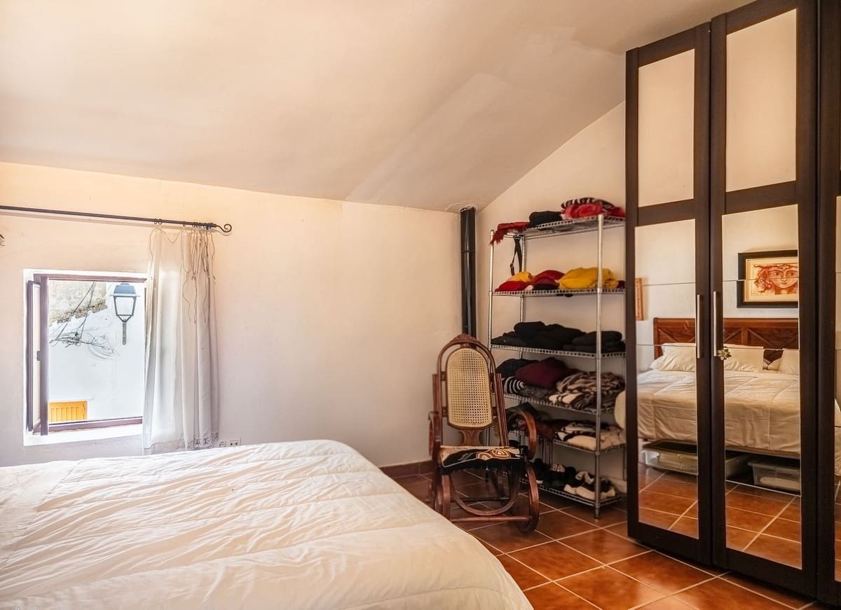 3 bedroom Townhouse for sale in Alfarnate with pool - € 259,000 (Ref: 9866197)