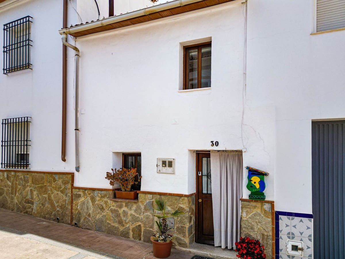 3 bedroom Townhouse for sale in Alfarnate with pool - € 259,000 (Ref: 9866197)
