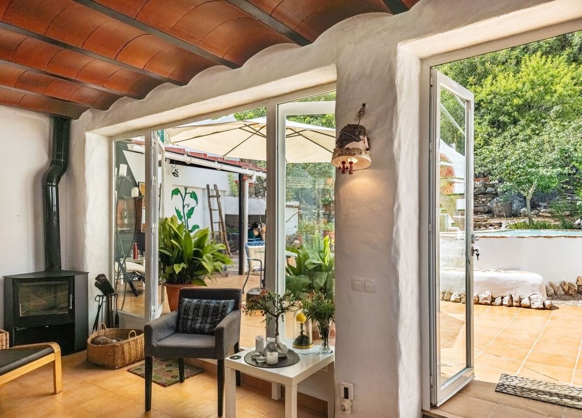 3 bedroom Townhouse for sale in Alfarnate with pool - € 259,000 (Ref: 9866197)