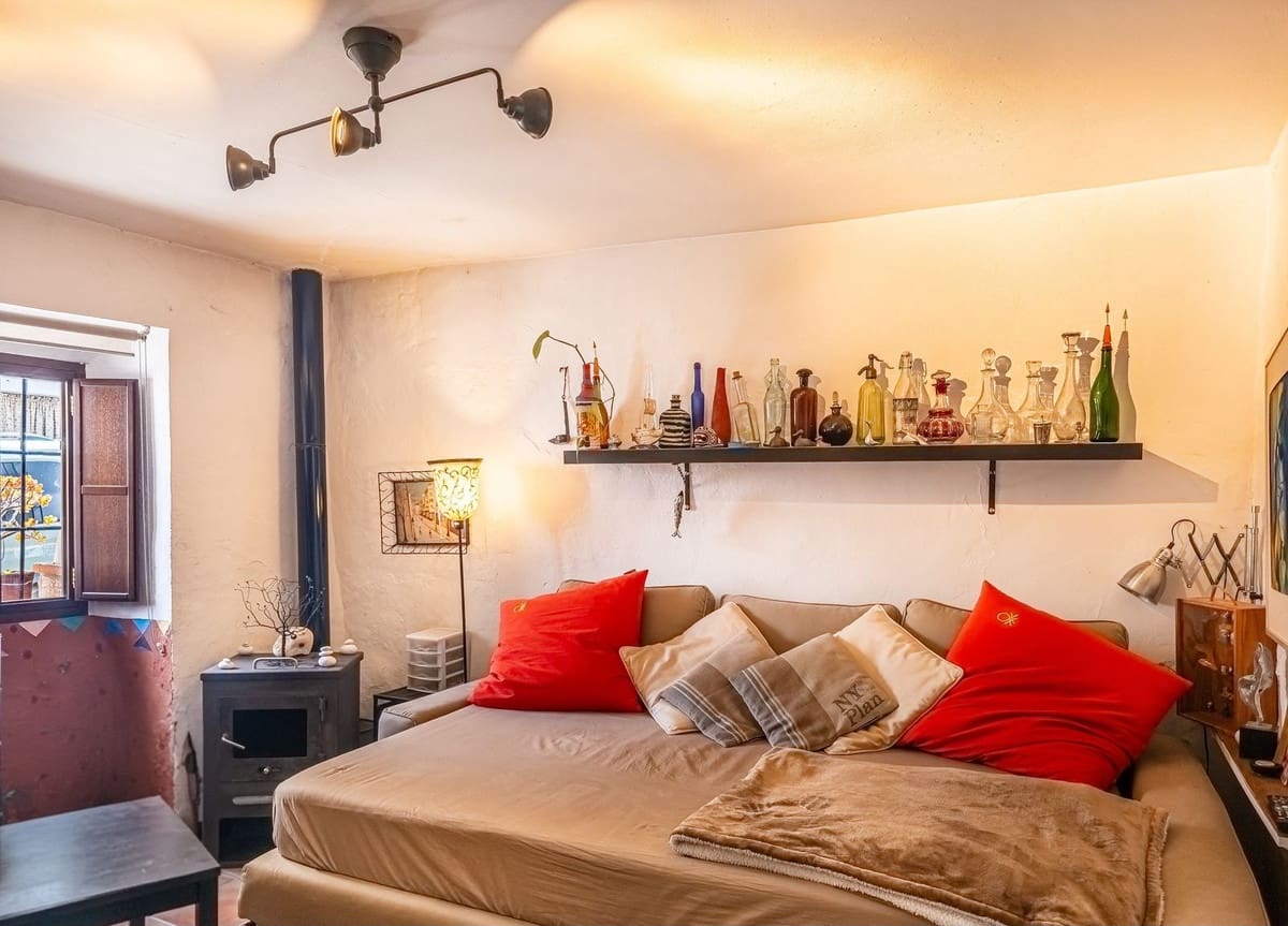 3 bedroom Townhouse for sale in Alfarnate with pool - € 259,000 (Ref: 9866197)