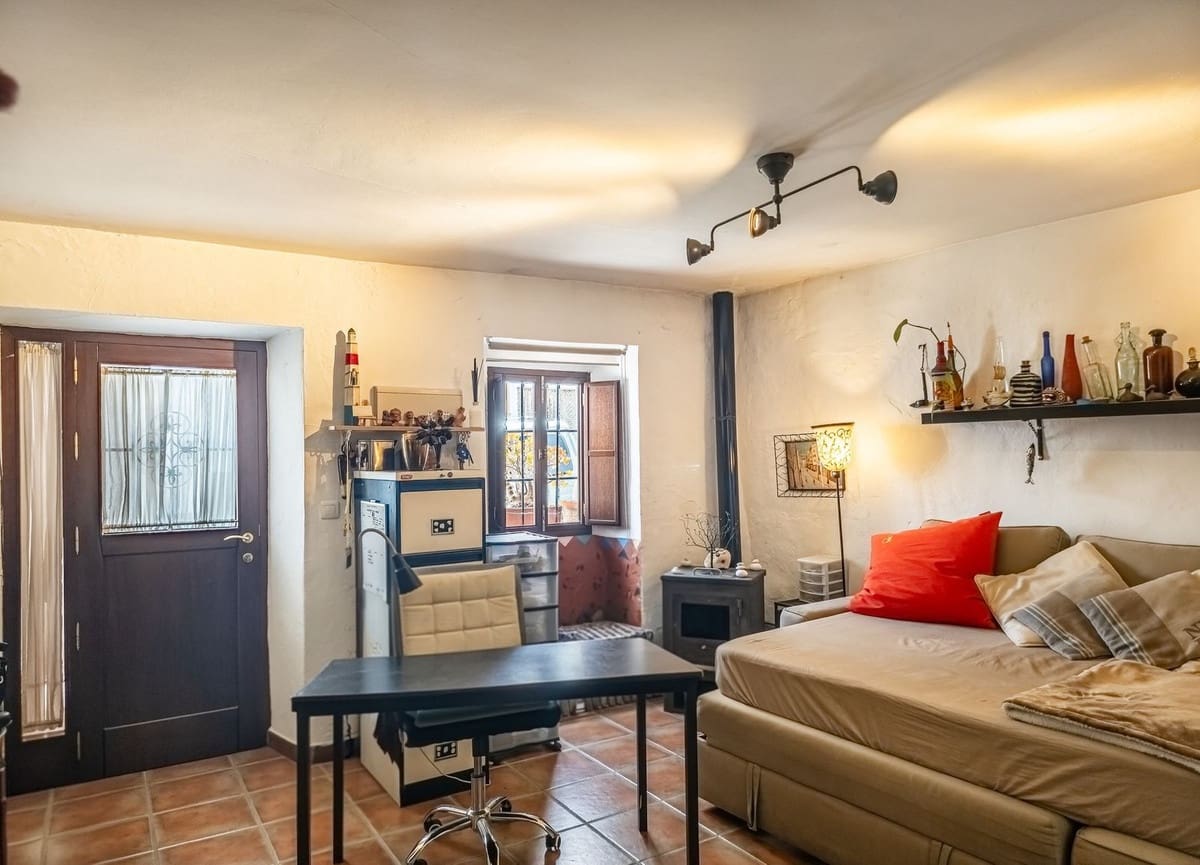 3 bedroom Townhouse for sale in Alfarnate with pool - € 259,000 (Ref: 9866197)