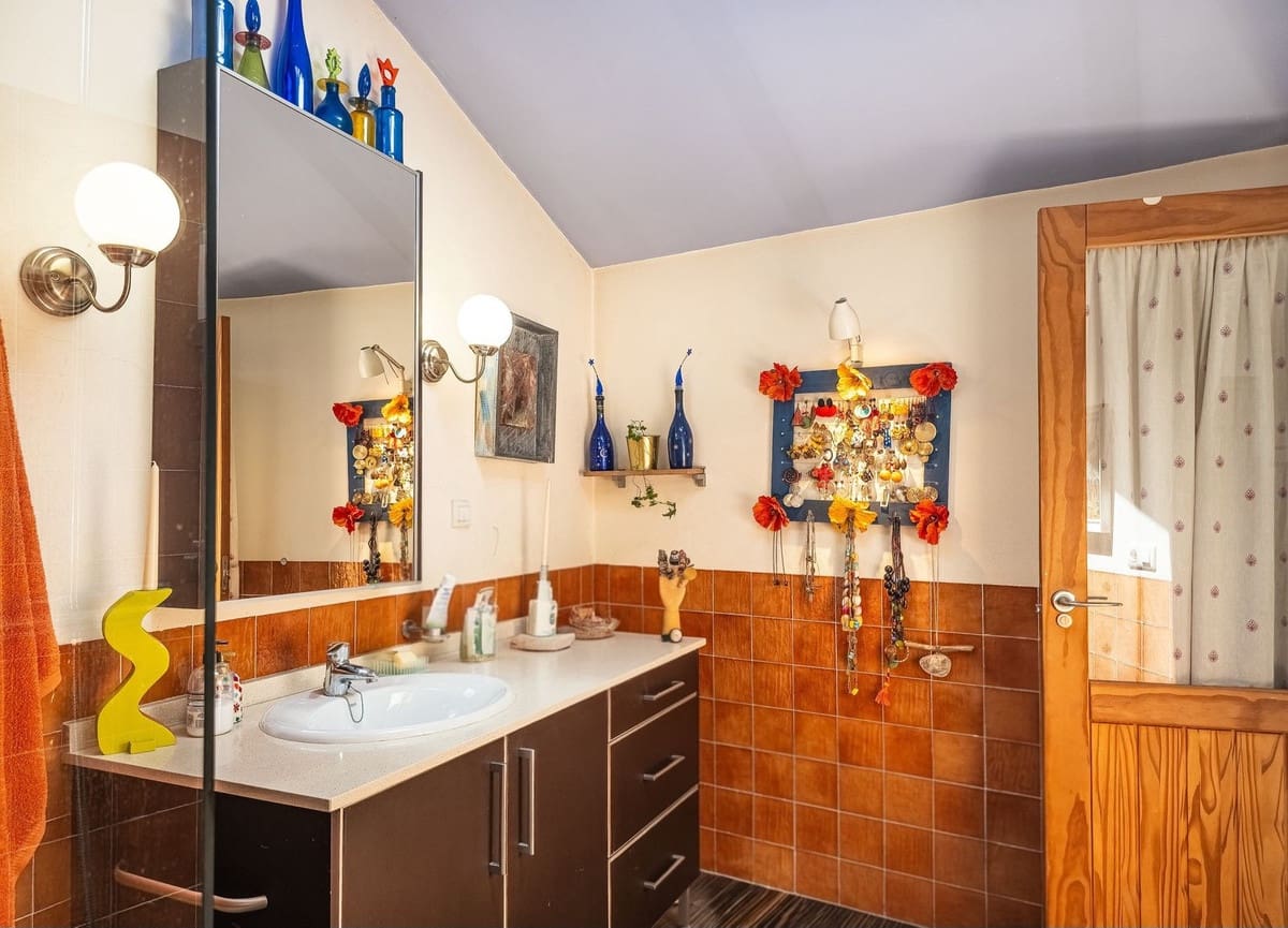 3 bedroom Townhouse for sale in Alfarnate with pool - € 259,000 (Ref: 9866197)