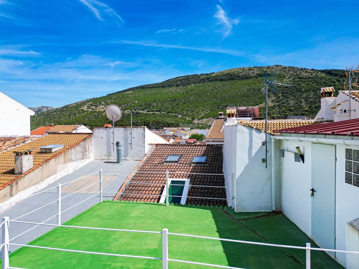 3 bedroom Townhouse for sale in Alfarnate with pool - € 259,000 (Ref: 9866197)