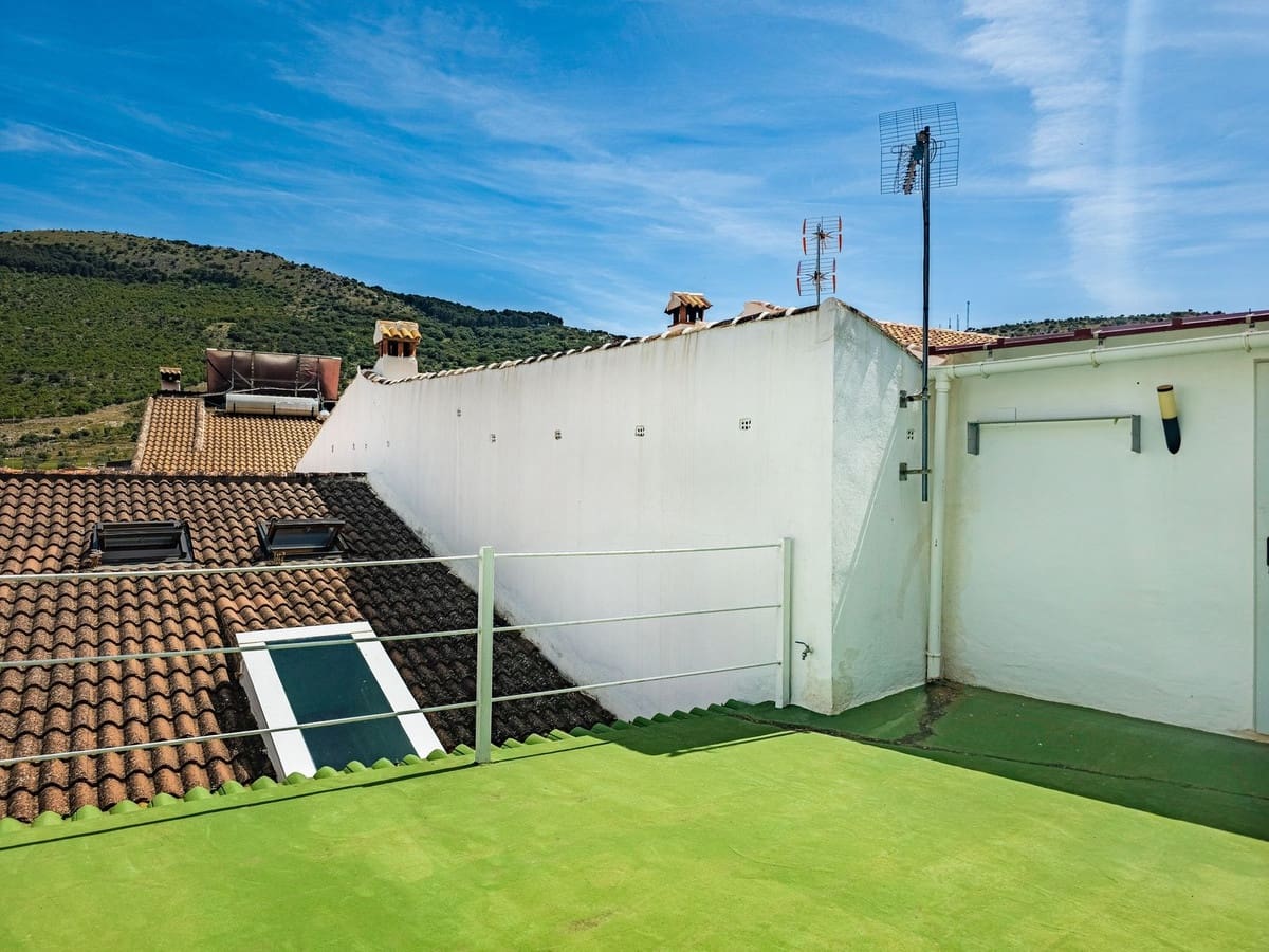 3 bedroom Townhouse for sale in Alfarnate with pool - € 259,000 (Ref: 9866197)