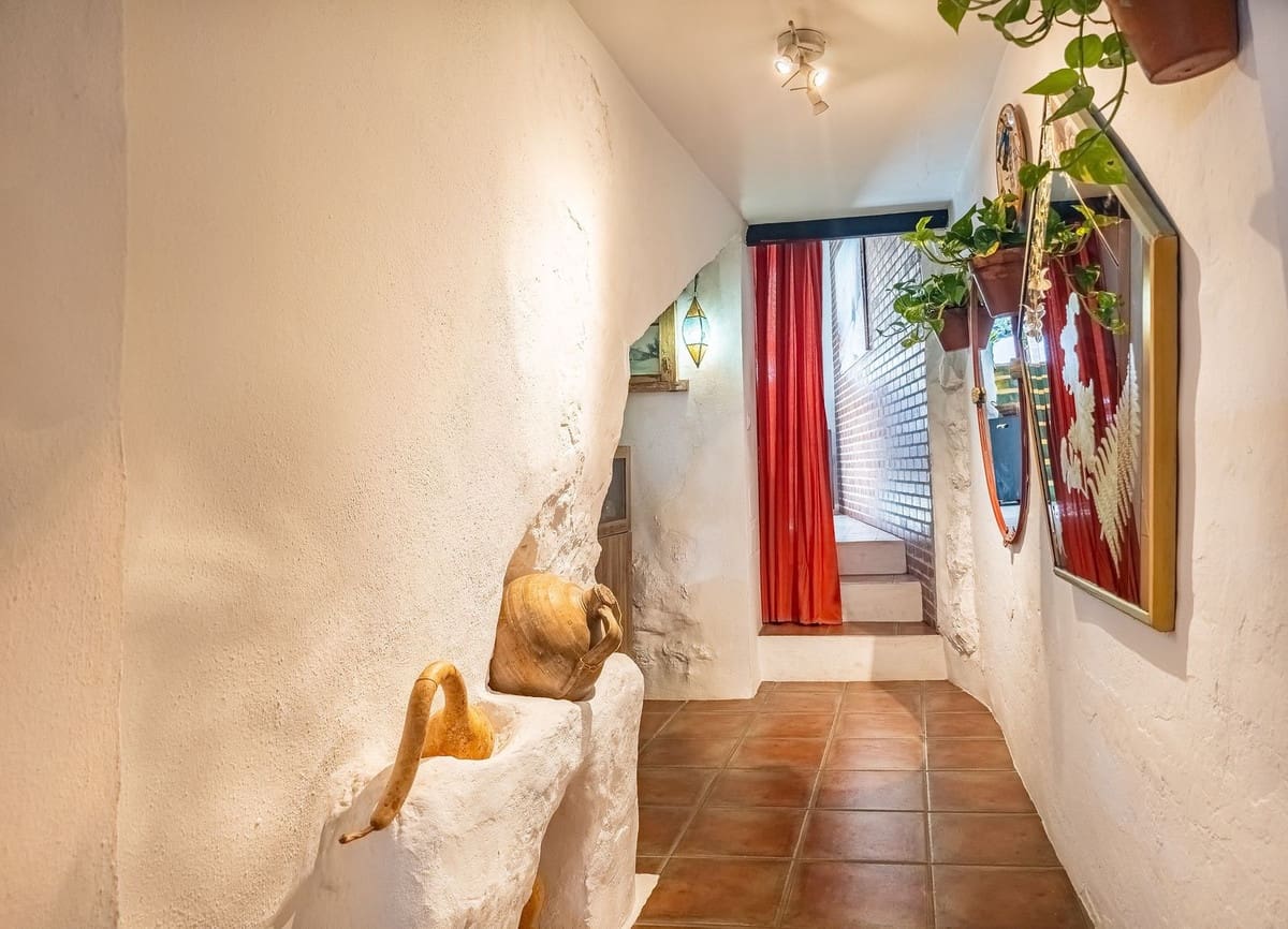 3 bedroom Townhouse for sale in Alfarnate with pool - € 259,000 (Ref: 9866197)