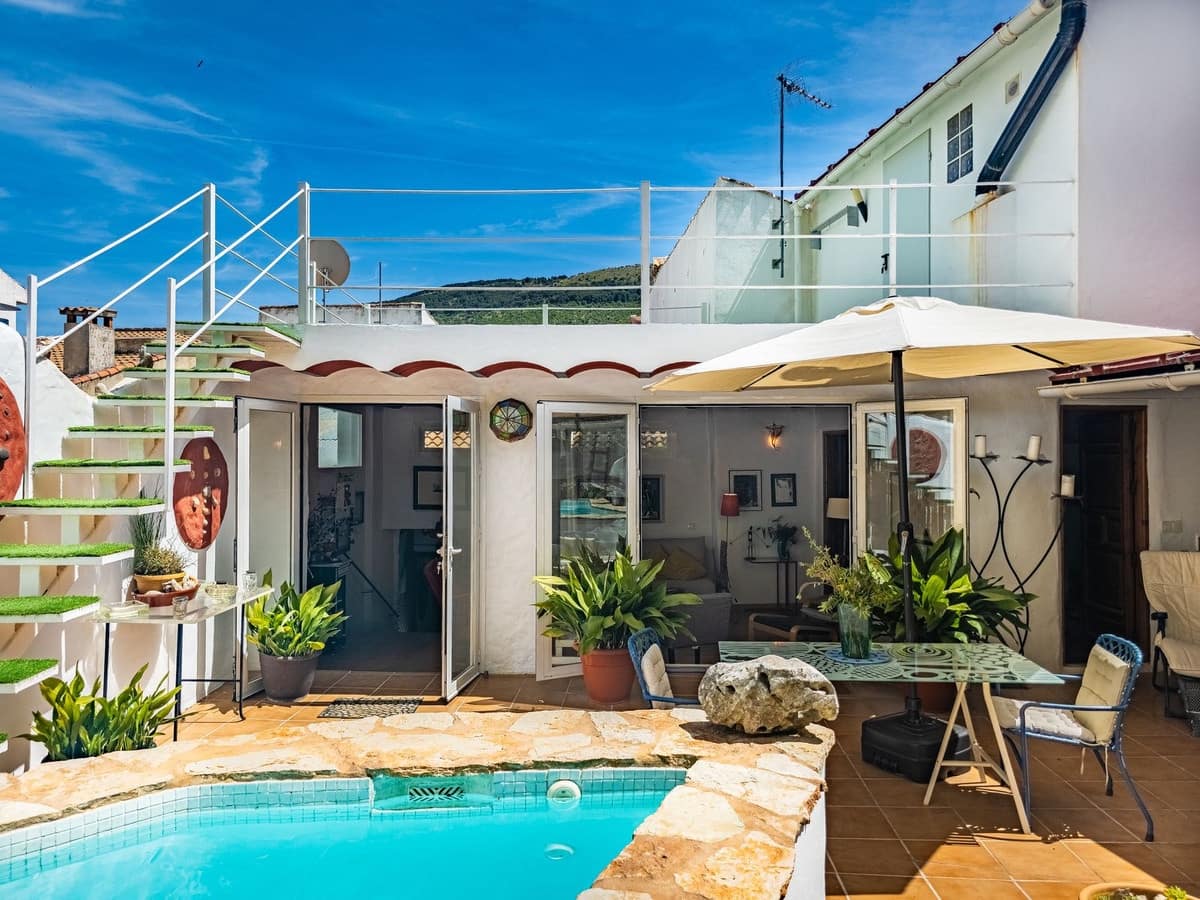 3 bedroom Townhouse for sale in Alfarnate with pool - € 259,000 (Ref: 9866197)