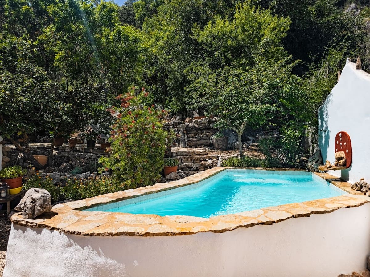 3 bedroom Townhouse for sale in Alfarnate with pool - € 259,000 (Ref: 9866197)
