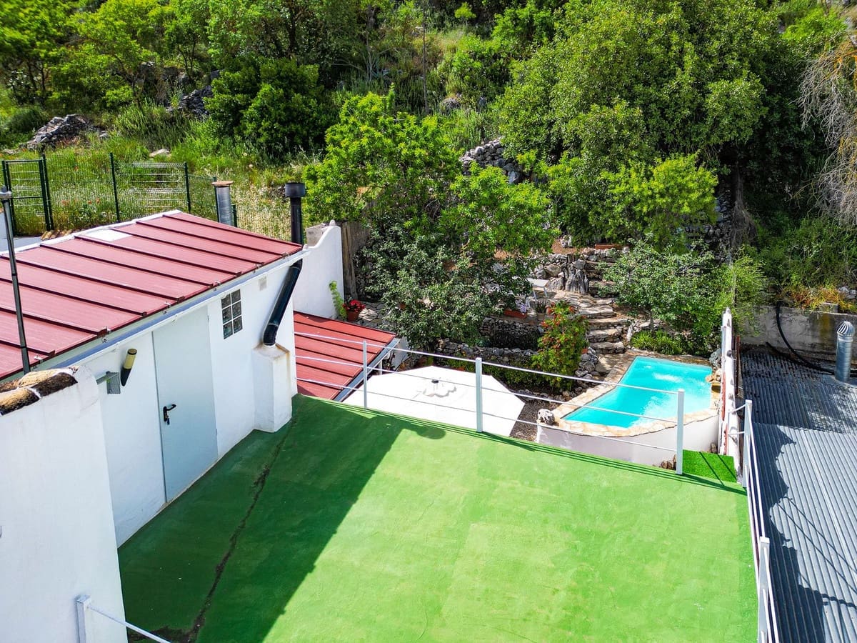 3 bedroom Townhouse for sale in Alfarnate with pool - € 259,000 (Ref: 9866197)