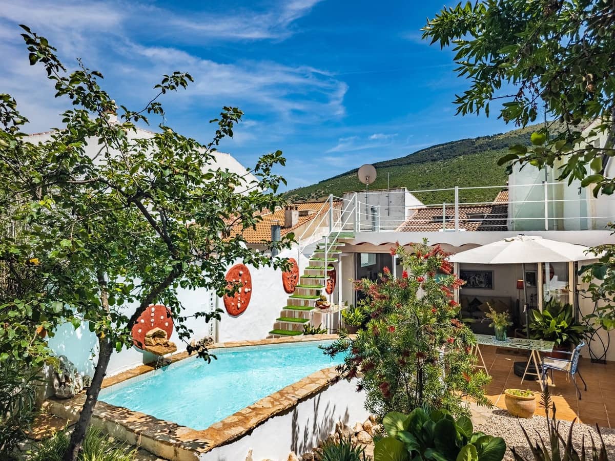 3 bedroom Townhouse for sale in Alfarnate with pool - € 259,000 (Ref: 9866197)