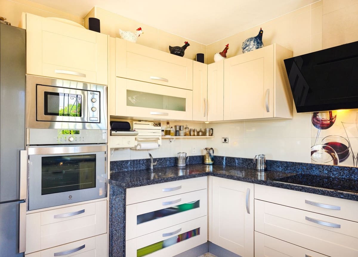 4 soverom Villa til salgs i Almunecar med svømmebasseng garasje - € 575 000 (Ref: 9877234)