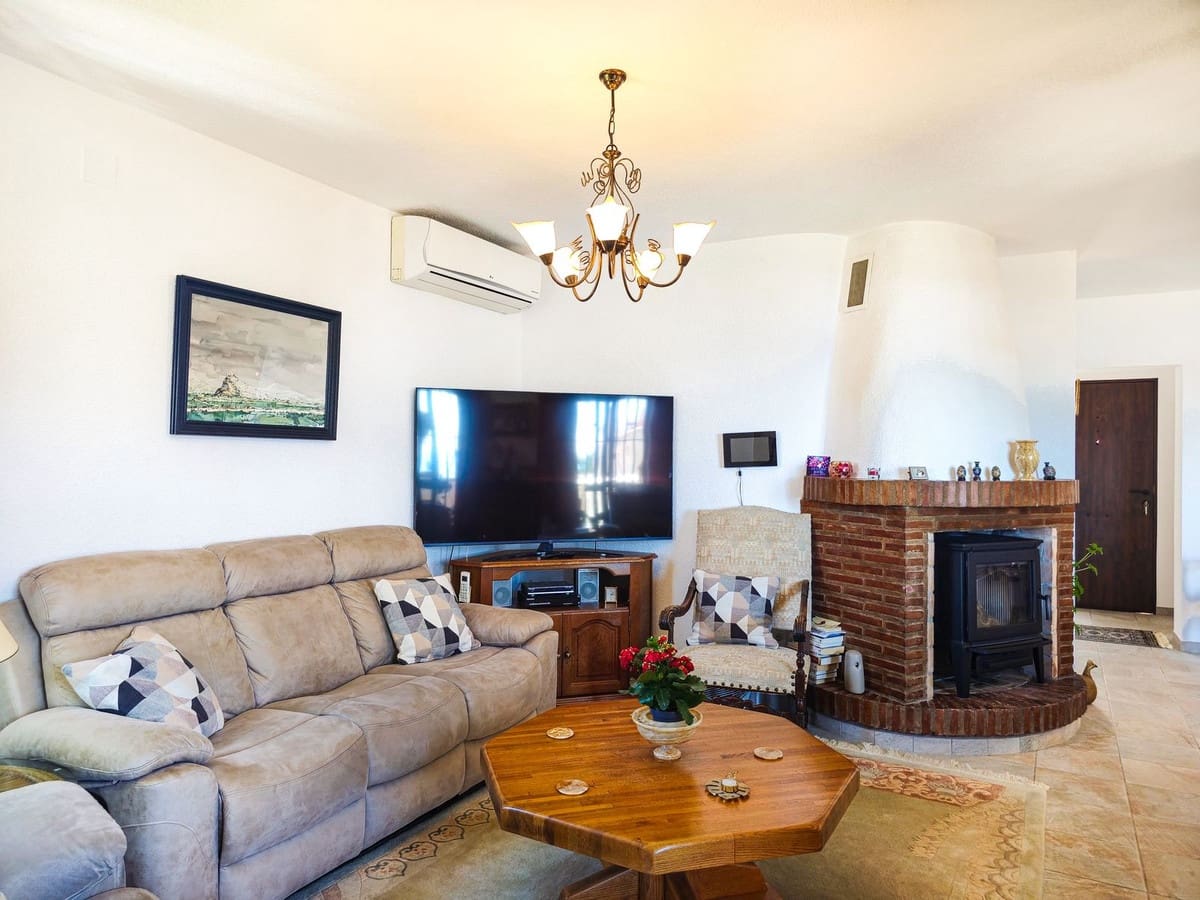 4 soverom Villa til salgs i Almunecar med svømmebasseng garasje - € 575 000 (Ref: 9877234)