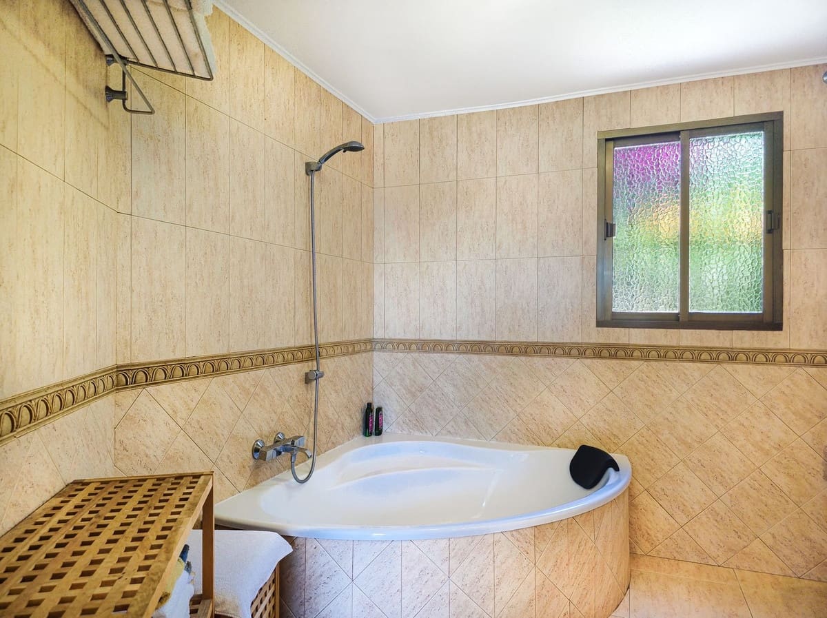 4 soverom Villa til salgs i Almunecar med svømmebasseng garasje - € 575 000 (Ref: 9877234)