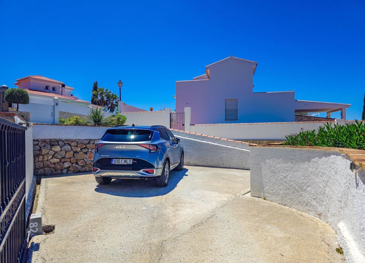 4 soverom Villa til salgs i Almunecar med svømmebasseng garasje - € 575 000 (Ref: 9877234)