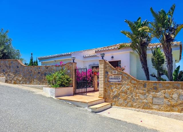4 soverom Villa til salgs i Almuñécar med svømmebasseng garasje - € 575 000 (Ref: 9877234)