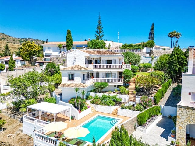 4 soverom Villa til salgs i Almuñécar med svømmebasseng garasje - € 575 000 (Ref: 9877234)