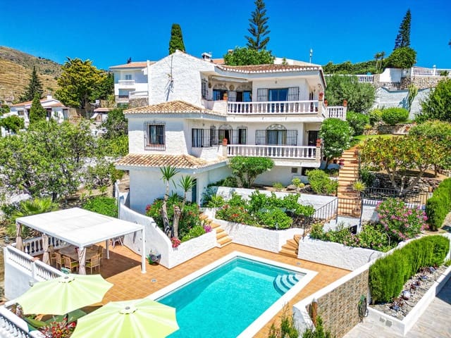 4 soverom Villa til salgs i Almuñécar med svømmebasseng garasje - € 575 000 (Ref: 9877234)