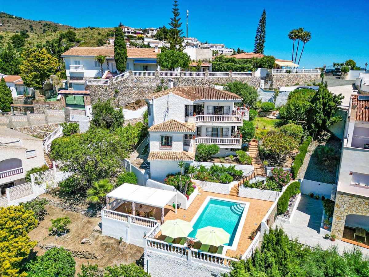 4 soverom Villa til salgs i Almunecar med svømmebasseng garasje - € 575 000 (Ref: 9877234)