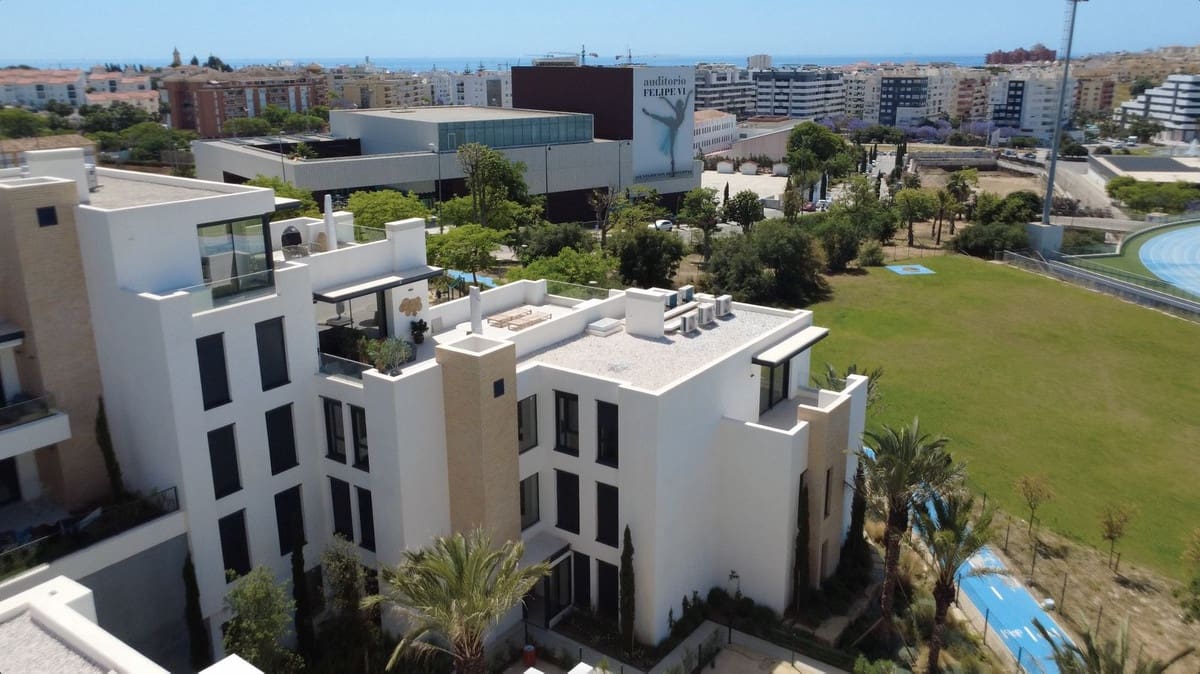 2 bedroom Apartment for sale in Estepona with pool garage - € 510,000 (Ref: 9879878)