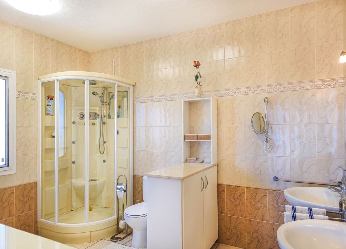 4 bedroom Villa for sale in Arenas with pool garage - € 980,000 (Ref: 9888238)