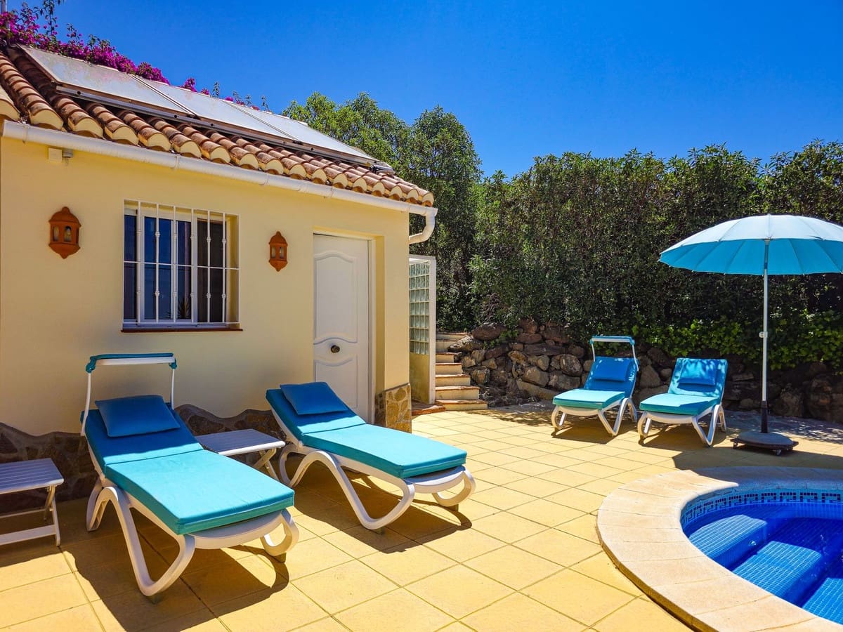 4 bedroom Villa for sale in Arenas with pool garage - € 980,000 (Ref: 9888238)