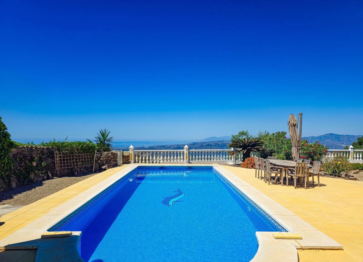 4 bedroom Villa for sale in Arenas with pool garage - € 980,000 (Ref: 9888238)