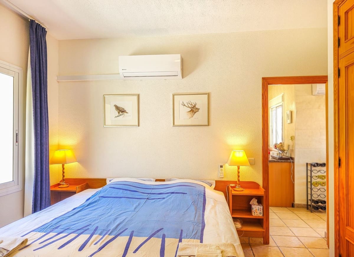 4 bedroom Villa for sale in Arenas with pool garage - € 980,000 (Ref: 9888238)